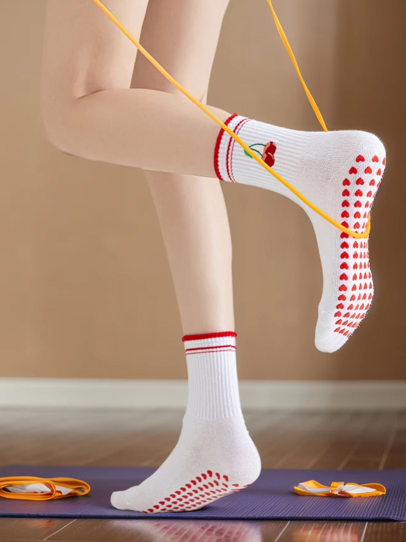 Pilates Is Yoga - زوج واحد من جوارب اليوغا الاحترافية